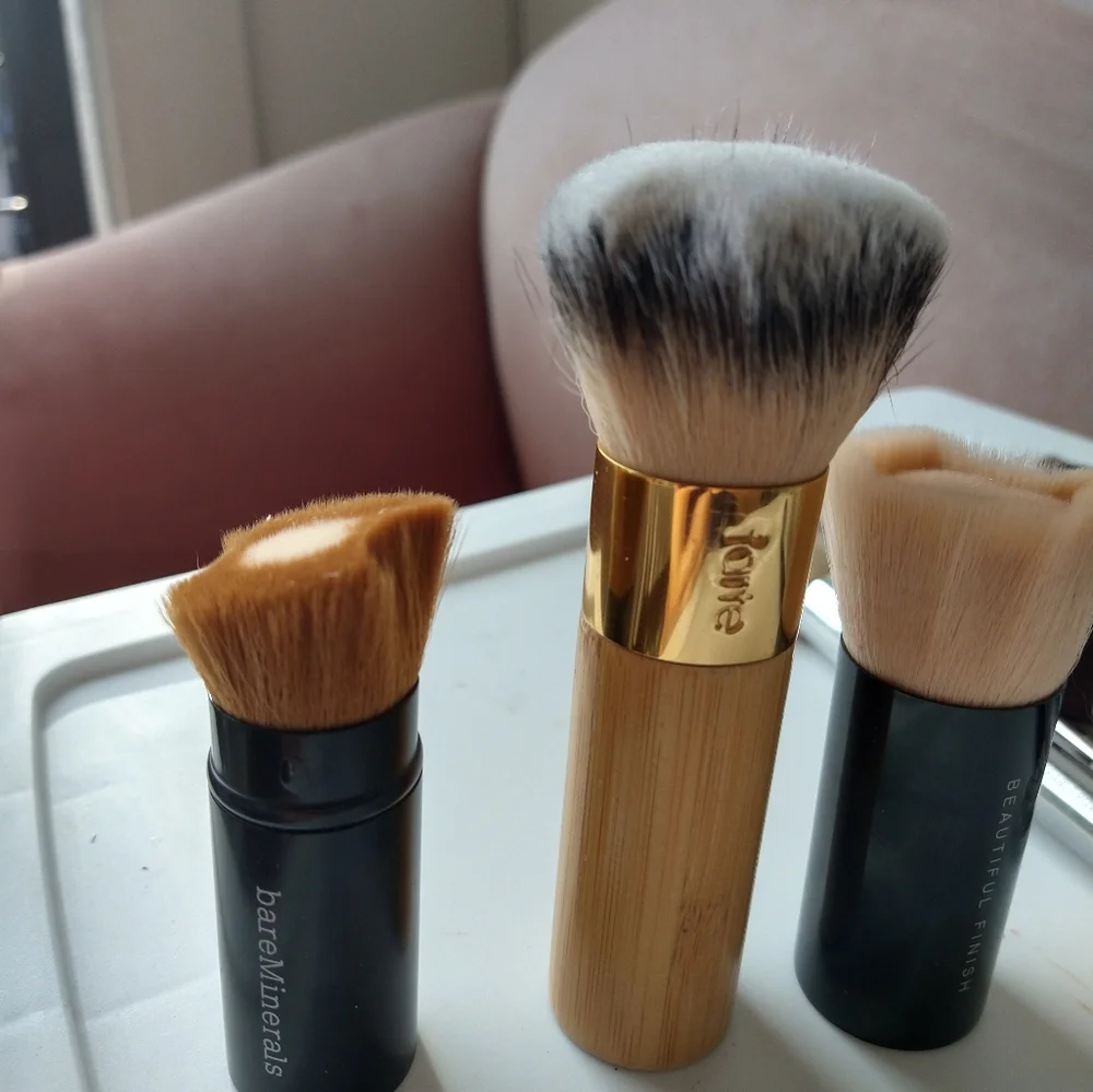 New! Makeup Brushes By Tarte and bare minerals Nice Must need for 26